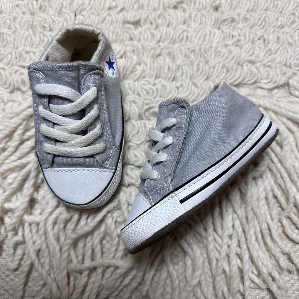 CONVERSE unisex infant light gray low top crib sneakers 4